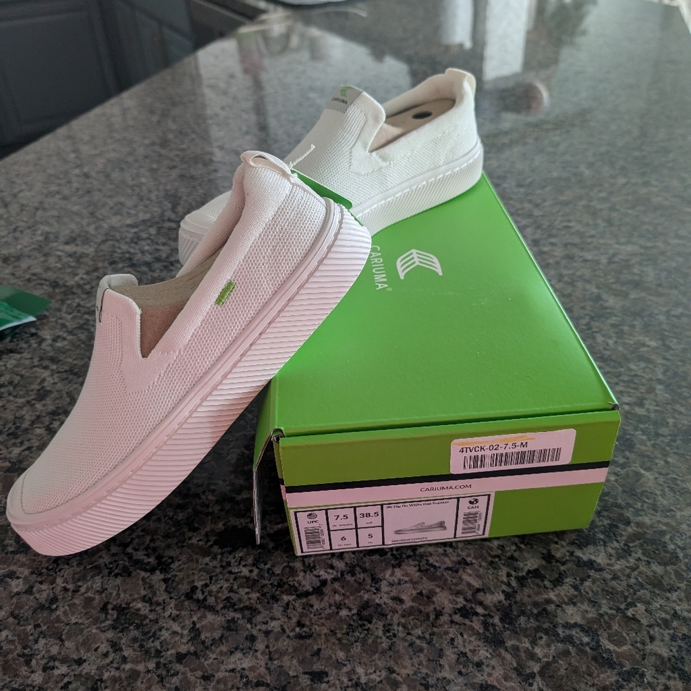 Cariuma ibi slip on new in box